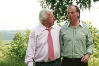 Die Rosenheim-Cops – Ferdinand Reischl (Wolfgang Fierek) macht sich Sorgen, dass er mit Harry Norden (Dieter Thomas Heck) vielleicht einen Mörder deckt.
