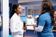 Chicago Med – Chicago Med Staffel 6 Folge 14 Mutter und Tochter: Asjha Cooper as Vanessa Taylor, Marlyne Barrett as Maggie Lockwood