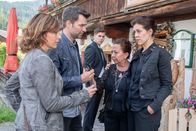 SOKO Kitzbühel – v.li.: Nina Pokorny (Julia Cencig), Lukas Roither (Jakob Seeböck), Cem Yildirim (Ugur Ekeroglu), Ayse Yildirim (Lilay Huser), Yasemin Hinteracher (Daniela Golpashin).