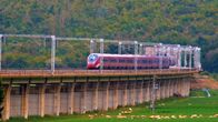 Mega-Konstruktionen – Für die 567 Kilometer lange Strecke von Mailand nach Rom benötigt der Schnellzug dreieinhalb Stunden.