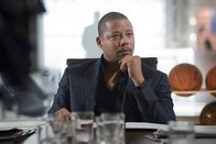 Empire – Während Cookie ein paar frischverliebte Tage im Bett mit ihrem Promoter und Lover Laz verbringt, feilt Lucious (Terrence Howard) an einer Strategie, Empire zu einem globalen Musikmonolithen zu entwickeln ...