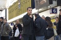 Das Bourne Ultimatum – Jason Bourne (Matt Damon, M.) gehörte dem sogenannten Treadstone-Projekt an, einer Geheimorganisation für Elite-Killer. Doch das Projekt scheiterte, und seine ehemaligen Vorgesetzten sind nun bemüht, alle Spuren zu vertuschen, sprich: Bourne zu liquidieren.