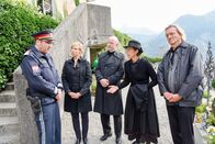 Vier Frauen und ein Todesfall – (v.li.) Christian Strasser (Oberholzer), Martina Poel (Sabine), Charly Rabanser (Salchegger), Adele Neuhauser (Julie), Markus Linder (Anton Prinz).