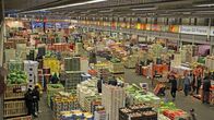 Giant Hubs – Auf dem Großmarkt Rungis gibt es allein neun Hallen nur für Gemüse und Obst.