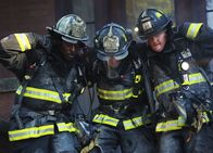 Chicago Fire – In letzter Sekunde:Eamonn Walker als Chief Boden, Taylor Kinney als Kelly Severide, Christian Stolte al Mouch (Copyright SRF/NBC Universal)