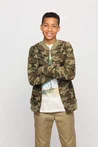 Black-ish – (v.li.) Anthony Anderson (Andre Johnson), Tracee Ellis Ross (Rainbow Johnson), Yara Shahidi (Zoey Johnson), Miles Brown (Jack Johnson), Laurence Fishburne (Pops), Marcus Scribner (Andre Johnson jun.), Marsai Martin (Diane Johnson).