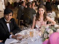 Table 19 - Liebe ist fehl am Platz – Tony Revolori (Renzo Eckberg), Anna Kendrick (Eloise McGarry).
