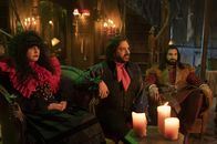 What We Do in the Shadows – (v.l.n.r.) Nadja (Natasia Demetriou); Laszlo (Matt Berry); Nandor (Kayvan Novak)
