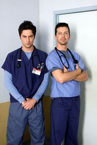 Scrubs - Die Anfänger – (v.li.) Zach Braff (John 'J.D.' Dorian), Sean Hayes (Nick Murdoch).