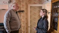 The Bay – Lisa Armstrong (Morven Christie) möchte Bill Bradwell (James Cosmo) einige Fragen stellen und bittet ihn darum, mit auf das Polizeipräsidium zu kommen.