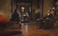 Elementary – Sherlock (Jonny Lee Miller, r.) und Watson (Lucy Liu, l.) verfolgen Sherlocks Schritte in die Vergangenheit, um die Herkunft eines abgetrennten Kopfes aufzuklären ...