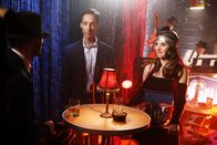 Community – Abed (Danni Pudi, 2.v.r.) entdeckt, was sich Annie (Alison Brie, r.) und Co. als Alternative zum lahmen Sandwichshop überlegt haben ...