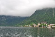 Die Kelten – Oberhalb des Ortes Hallstatt liegt ein keltisches Salzbergwerk mit dazu gehörigem Gräberfeld. Funde, die dort gemacht wurden, gaben der frühen keltischen Eisenzeit den Namen. Man spricht von der Hallstattzeit.
