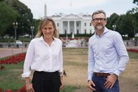 SRF DOK – Barbara Lüthi und Peter Düggeli vor dem Weißen Haus, Washington.