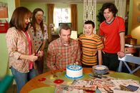 The Middle – (v.l.n.r.) Frankie (Patricia Heaton); Sue (Eden Sher); Mike (Neil Flynn); Brick (Atticus Shaffer); Axl (Charlie McDermott)
