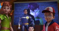 Peter Pan - Neue Abenteuer – Beim Schauen der neuen Captain Muscles DVD ist der Filmheld aus der Leinwand herausgetreten und beobachtet nun zusammen mit Peter, Michael und John, dass sich Sienna in den Fantasiebaum geschlichen hat.