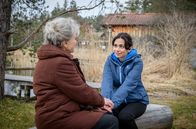 Sturm der Liebe – Lale (Yeliz Simsek, r. mit Antje Hagen, l.) befürchtet, Theo verprellt zu haben, und will initiativ werden.; ARD STURM DER LIEBE FOLGE 4294 Uhr im ERSTEN. Lale (Yeliz Simsek, r. mit Antje Hagen, l.) befürchtet, Theo verprellt zu haben, und will initiativ werden.
