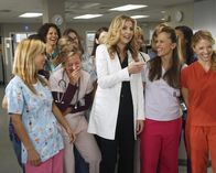 Scrubs - Die Anfänger – Carla und Turk zeigen wieder einmal, dass ihnen scheinbar nichts zu dumm ist: Elliott (Sarah Chalke, M.) findet das zum Schreien komisch ...