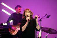 Echoes – Zusammenhalt, Verletzlichkeit, Mut: In einer schwierigen Zeit ohne öffentliche Konzerte stellt „Echoes“ diese drei Begriffe in den Mittelpunkt eines besonderen Abends. Jane Birkin präsentiert ihr neues Album „Oh! Pardon tu dormais …“.