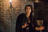Sleepy Hollow – Führt Pandora (Shannyn Sossamon) etwas im Schilde, als sie sich dazu entschließt mit Abbie zusammenzuarbeiten?