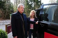 Sturm der Liebe – ARD STURM DER LIEBE FOLGE 1541 Uhr im ERSTEN. Kristin (Nina Schmieder, r.) glaubt, Mitschuld an Nicolas Zusammenbruch zu tragen (mit Joachim Lätsch, l.),