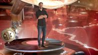 Terra X: Deutschland in ... – Heißer Jazz, wilde Partys, Temporausch - das ist der Mythos der "Goldenen Zwanziger". Aber wie sieht es hinter der schillernden Fassade aus? Mirko Drotschmann geht auf Zeitreise in ein Schlüsseljahrzehnt der deutschen Geschichte.