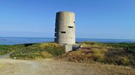 Lost Places – Unter diesem Betongebilde auf der britischen Kanalinsel Guernsey verbirgt sich ein komplexes Bunkersystem.
