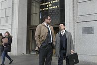 Bull – Dr. Jason Bull (Michael Weatherly, l.); Benny Colón (Freddy Rodriguez, r.)