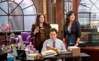 Drop Dead Diva – (v.li.) Brooke Elliott (Jane Bingum), Margaret Cho (Teri Lee), Ben Feldman (Fred).