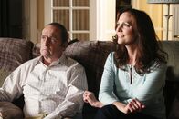 Desperate Housewives – Morty Flickman (Bob Newhart, l.); Sophie Bremmer (Lesley Ann Warren, r.)