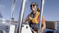Länder - Menschen - Abenteuer – Meeresbiologin Maria Ines Pavao vor der Insel Sao Miguel bei der Suche nach Walen und Delfinen.