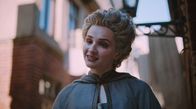Mozart/Mozart – Gräfin von Greiner (Lisa Vicari) in den Straßen Wiens.