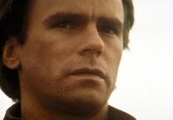 MacGyver – MacGyver (Richard Dean Anderson) traut seinen Augen nicht ...