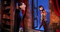 Hotel Transsilvanien – L-R: Dracula (Adam Sandler voice) and Mavis (Selena Gomez voice)