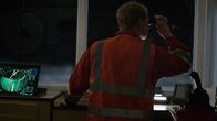 In Seenot – Das Wetter schlägt um und der Fluss versinkt im Nebel. Das Riesenschiff Red Jasmine kann nur noch über das Radar gesteuert werden.