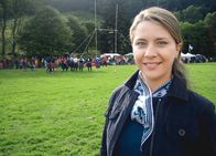 unterwegs – Moderatorin Wasiliki Goutziomitros zu Besuch bei den Highland Games