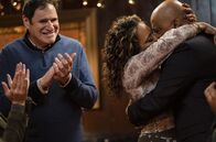 East New York – Captain Stan Yenko (Richard Kind, l.)