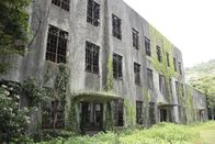 Lost Places - Geheime Welten – Das ehemalige Elektrizitätswerk der Giftgasfabrik auf ?kunoshima in Japan liegt versteckt hinter Bäumen und einem Hügel auf der Rückseite der Insel.