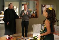 Modern Family – Cameron Tucker (Eric Stonestreet, l.), Mitchell Pritchett (Jesse Tyler Ferguson, m.).