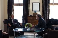 Homeland – David Wellington (Linus Roache, l.); Saul Berenson (Mandy Patinkin, r.)