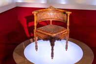 Kunst + Krempel – Ein Eckstuhl im altdeutschen Stil um 1870 - in hervorragender Qualität.