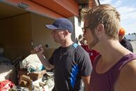 Storage Wars - Geschäfte in Kanada – Roy Dirnbeck (l.) und Bogart Kenny