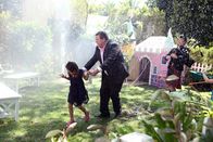 Modern Family – l-r: Lily Tucker-Pritchett (Aubrey Anderson-Emmons), Cameron Tucker (Eric Stonestreet)