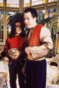 Charmed - Zauberhafte Hexen – Phoebe (Alyssa Milano, l.); Genie (French Stewart, r.)