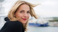 Praxis mit Meerblick – Ein Neuanfang: Die ehemalige Schiffsärztin Nora Kaminski (Tanja Wedhorn) geht auf Rügen an Land.