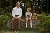 Goodbye Christopher Robin – A.A. Milne (Domhnall Gleeson, l.); Christopher Robin (Will Tilston, r.)