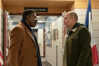 Champions – Coach Phil Perretti (Ernie Hudson, l.); Marcus (Woody Harrelson, r.)