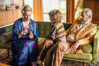 Outlander - Die Highland-Saga – (v.li.): Maria Doyle Kennedy (Jocasta Cameron), Robin Scott (Germain Fraser), Duncan Lacroix (Murtagh Fraser).