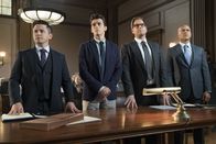 Bull – (v.l.n.r.) Benny Colón (Freddy Rodríguez); Adam Harris (Sam Vartholomeos); Dr. Jason Bull (Michael Weatherly); Chunk Palmer (Chris Jackson)