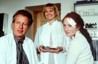 Der Bergdoktor – (v.li.): Gerhart Lippert (Dr. Thomas Burgner), Michaela Heigenhauser (Christl Wild), Daniela D. König (Jule).